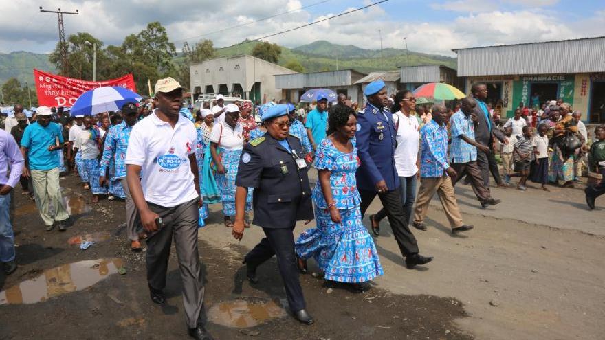 sake._staff_members_join_match_with_the_people_on_hiv_ais_day.photo_monusco_michael_ali-l