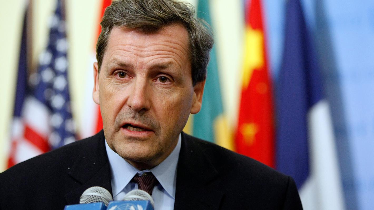 Alain Le Roy, Under-Secretary-General for Peacekeeping Operations, briefs reporters following Security Council consultations on the United Nations Mission in the Central African Republic and Chad (MINURCAT).