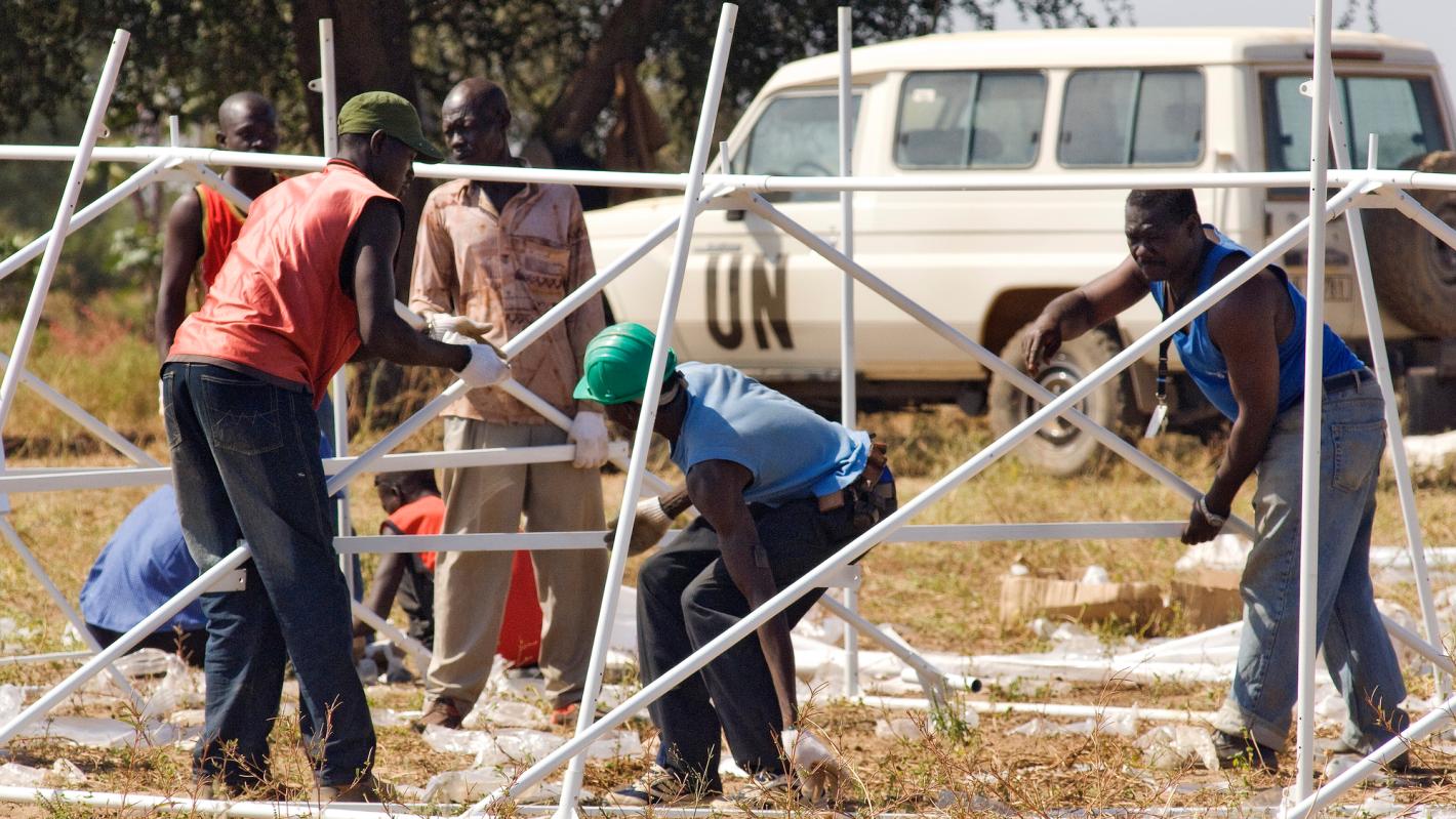Engineers from the United Nations Mission in the Central African Republic and Chad (MINURCAT) erect a tent 